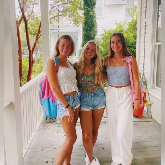 Meet your Posher, Kate - Picture 1 of 3